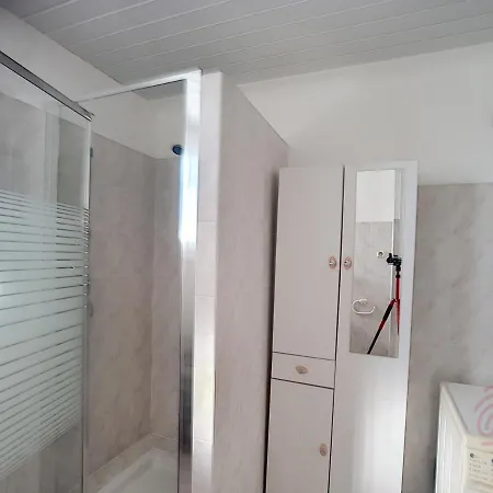 F2 Avec Wifi, Ascenseur Pres Des Thermes - Fr-1-451-139 Apartmán