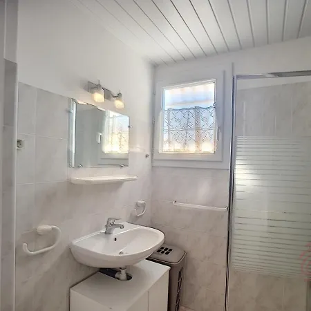 F2 Avec Wifi, Ascenseur Pres Des Thermes - Fr-1-451-139 Apartment Lamalou-les-Bains