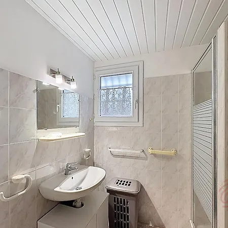 F2 Avec Wifi, Ascenseur Pres Des Thermes - Fr-1-451-139 * Lamalou-les-Bains